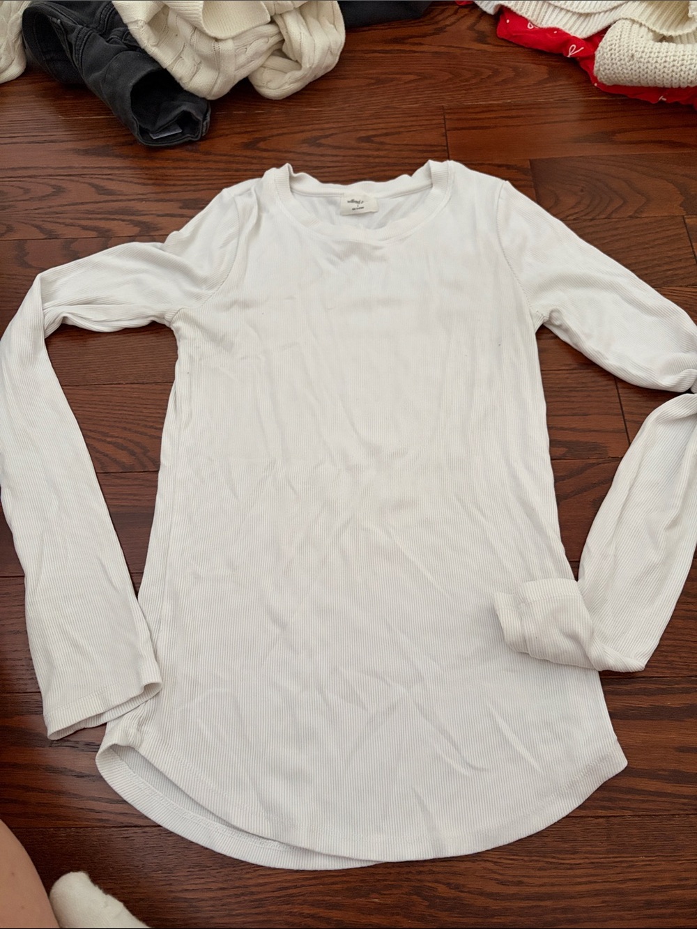 Wilfred White Ribbed Long-Sleeve Crewneck Top